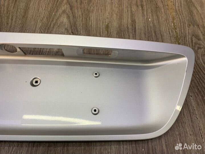 Накладка на крышку багажника задняя Mercedes