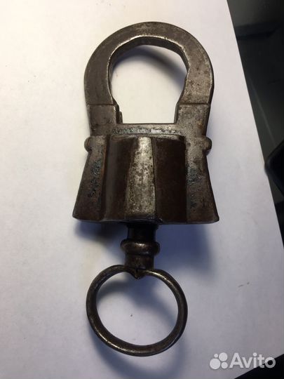 Старинный амбарный замок