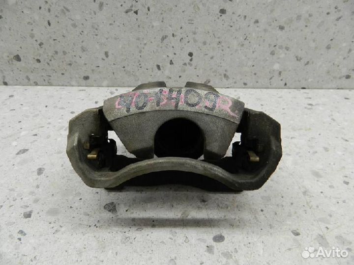 Суппорт передний правый Toyota Camry