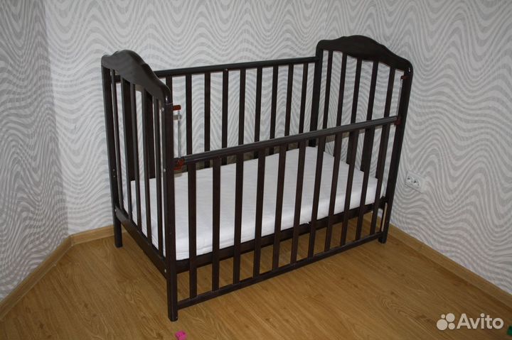 Детская кроватка + матрац + бортики