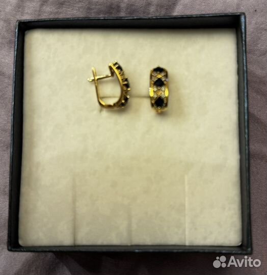 Золотые серьги с бриллиантами и сапфирами