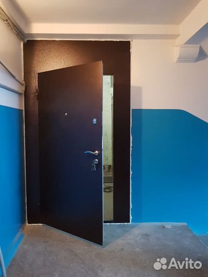 Двери Металл.,Перегородки краска серая,уплотнитель