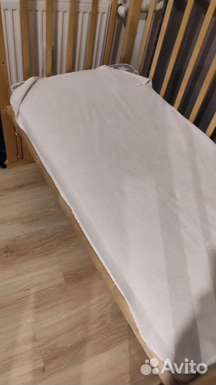 Детская кроватка с продольным маятником