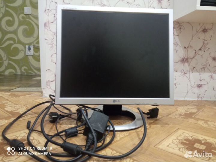 Монитор LG 19