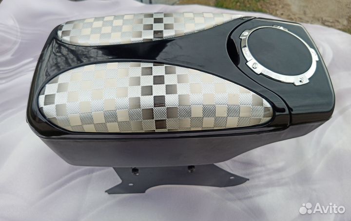 Подлокотник универсальный