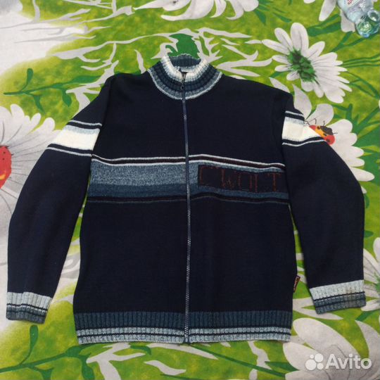 Продам джемпера на мальчика 11-14 лет