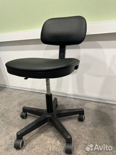 Кресло мастера маникюра