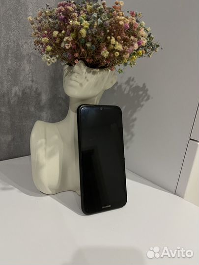 Телефон huawei Y9