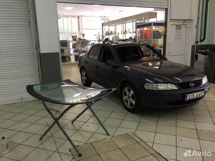 Лобовое стекло на Опель Вектра