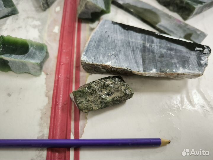 Зелёный нефрит 1567 гр