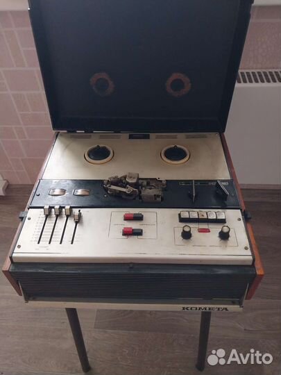 Магнитофон комета 212
