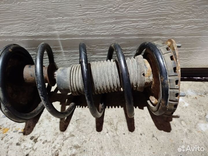 Амортизатор задний левый Subaru Legacy BG4