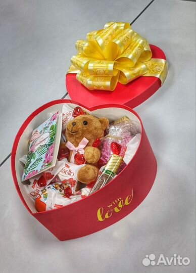 Подарочный набор 8 марта, сердце, конфеты, мишка