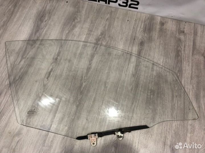 Стекло двери переднее правое Nissan Almera B10