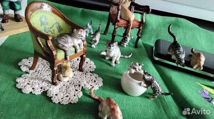 Винтажные фарфоровые фигурки кошек коллекцией