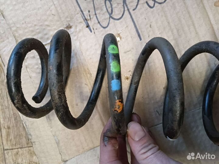 Задняя пружина Skoda Rapid 1