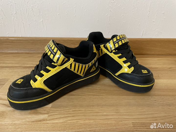 Кроссовки на роликах Heelys