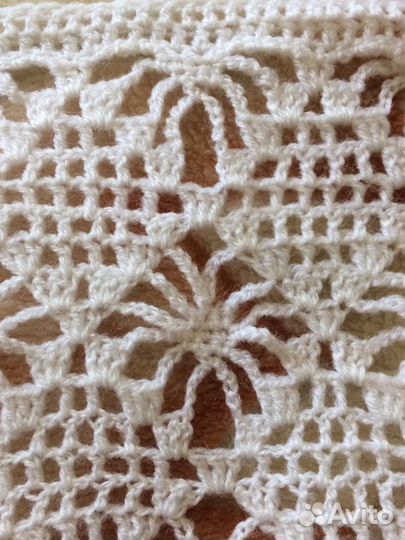 Шаль вязаная белая и черная