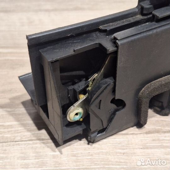 Замок двери передний правый Renault Logan 2