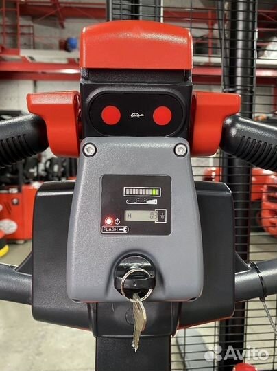 Штабелер самоходный