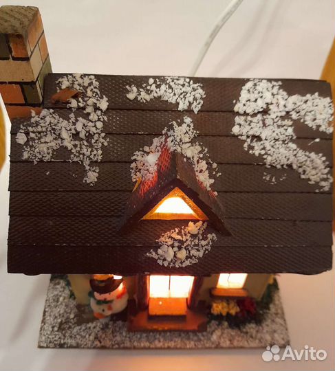 Домик с электрической подсветкой