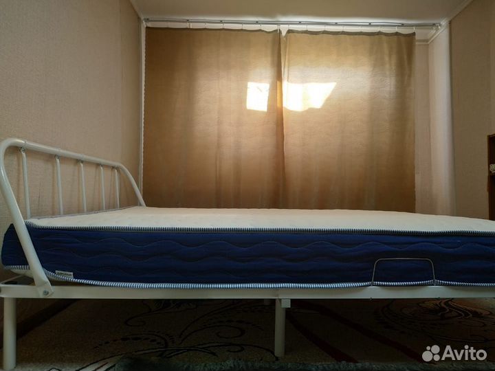 Кровать с хорошим матрасом 160х200 (почти новые)