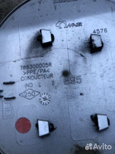 Лючок бензобака Рено Меган 3