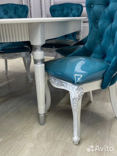 Стол и стулья