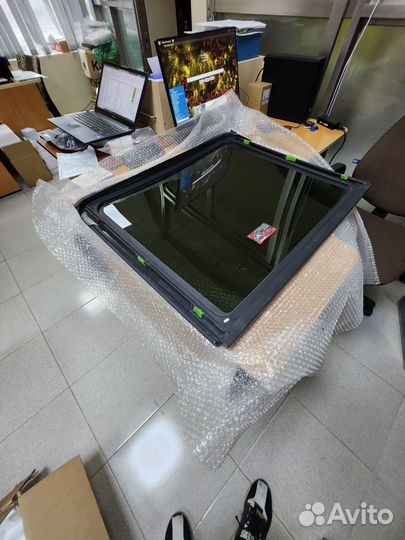 Стекло люка заднее Geely Monjaro