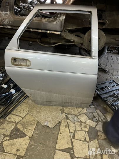 Задняя правая дверь priora