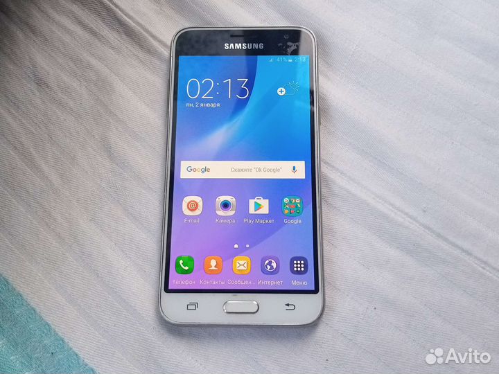 Телефон Samsung Galaxy J3