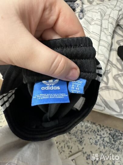 Спортивные штаны adidas укороченные