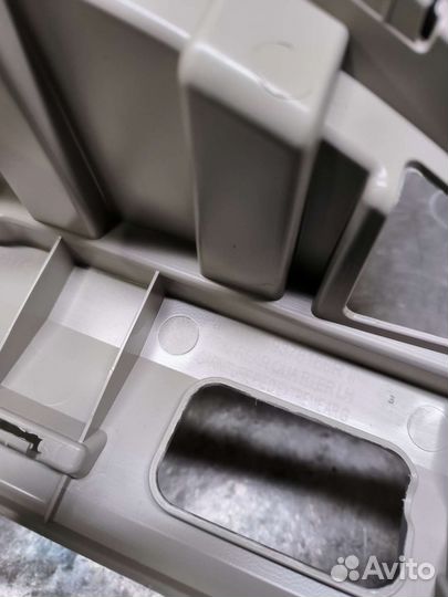 Рено duster 2 Накладка задней стойки левая 2022