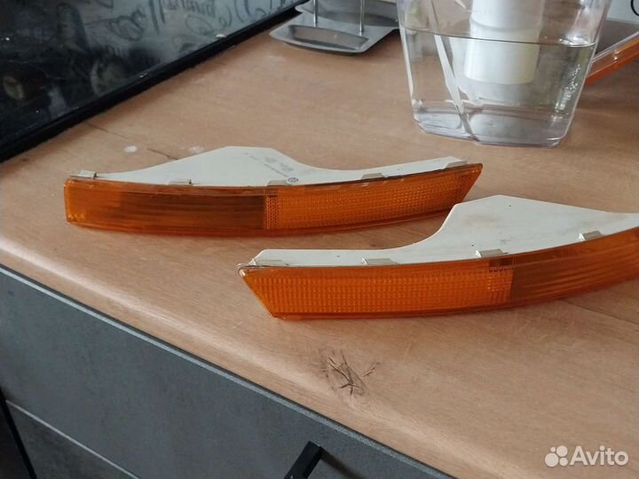 Поворотники передние в бампер пассат б6