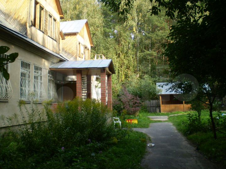 Таунхаус 892,2 м² на участке 37 сот.