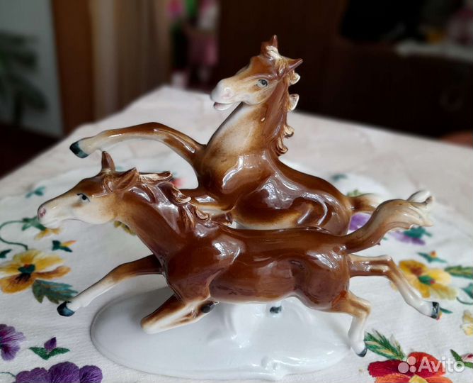 Статуэтка Кони