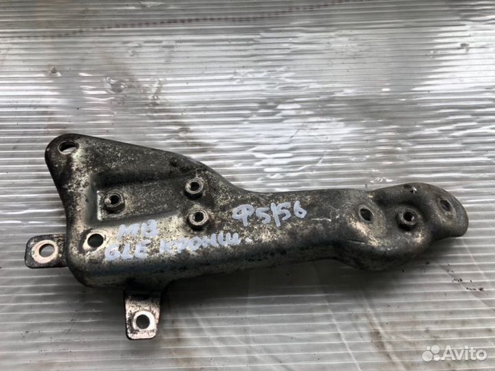 Кронштейн Mercedes-Benz C-Class W204 OM651.913