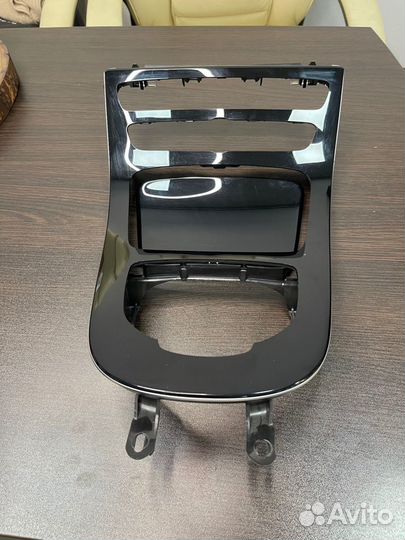 Центральная консоль Mercedes-Benz