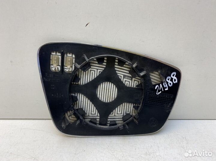 Стекло зеркала левого Volkswagen Polo Sedan