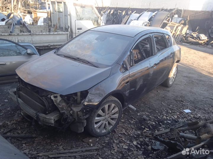 Дверь задняя правая opel Astra J 10