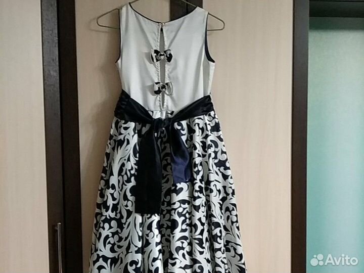 Платья праздничные