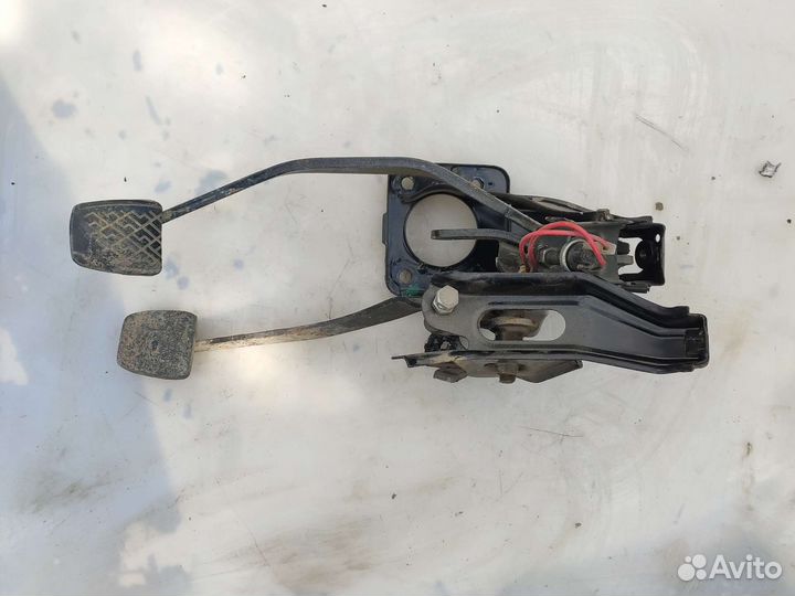 Педаль газа тормоза и сцепления Джили мк