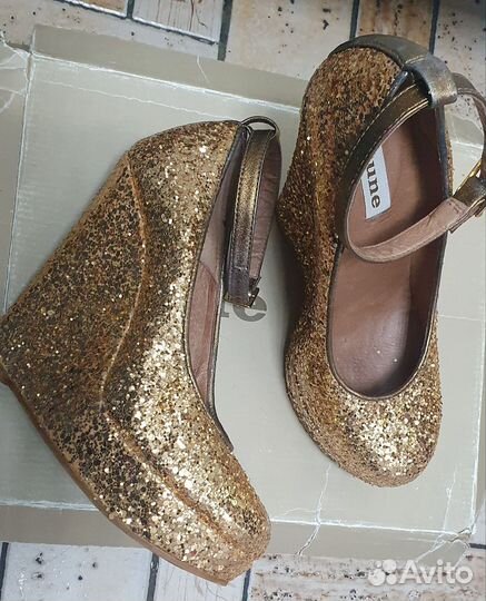 Туфли в золотых пайетках