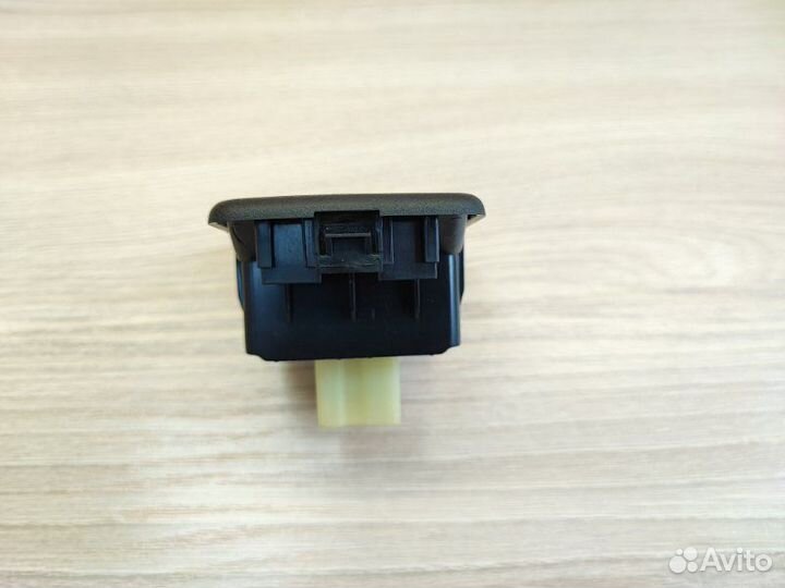 Блок управления стеклоподъемниками Renault Sandero