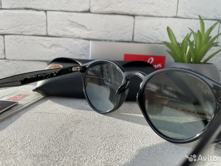 Солнцезащитные очки ray ban