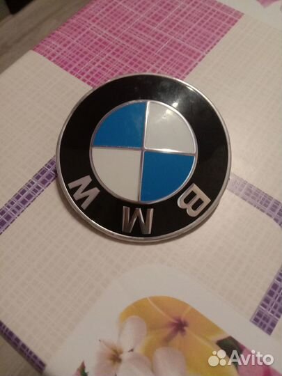 Эмблема bmw на капот