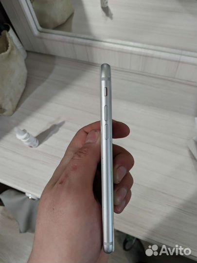 Телефон iPhone 8 64 gb