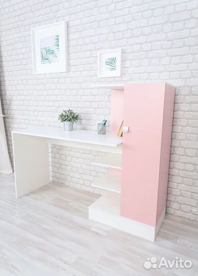 Стол письменный с пеналом для школьника