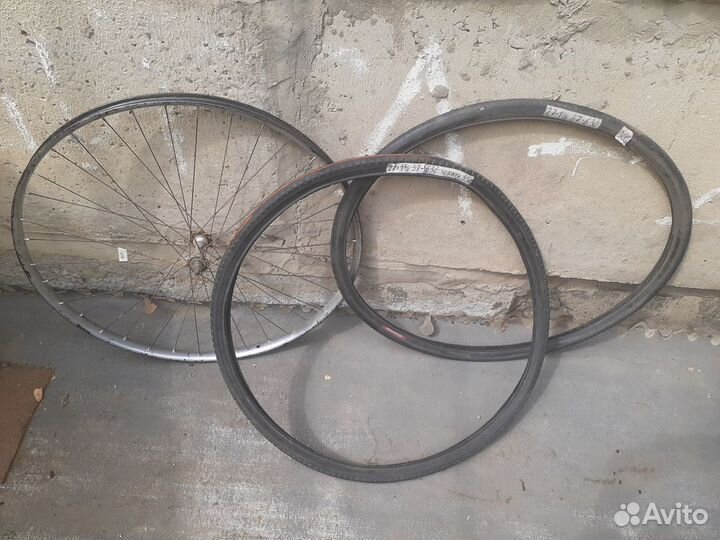 Колесо покрышки 27*1 3/8-состояние хорошее
