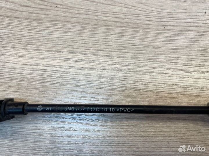 Трос открывания двери передний правый Volkswagen